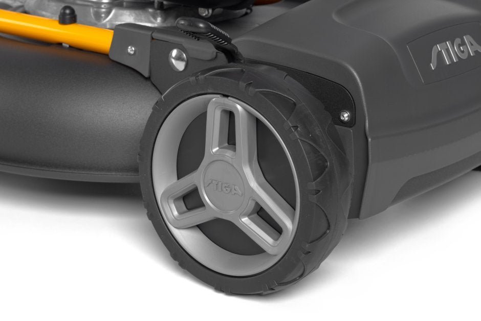 Stiga-Benzin-Mulchrasenmaeher-mit-Radantrieb-Multiclip-547-S2.jpg