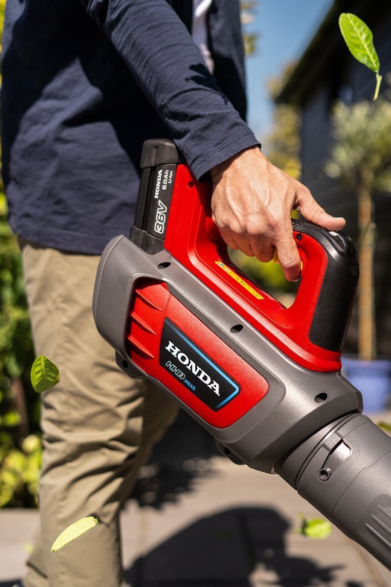 honda-akku-laubblaser-hhb-36-bxb-mit-2-ah-akku-und-ladegerat-6.jpg