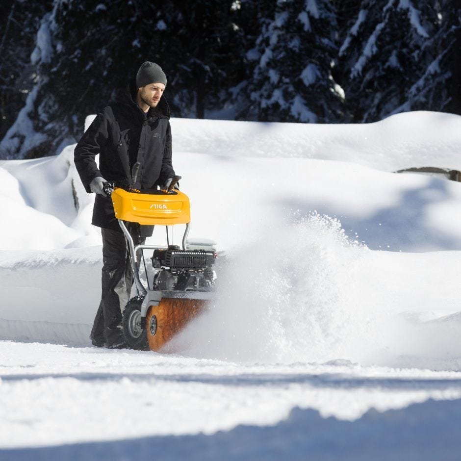 stiga-schmutz-und-schneekehrmaschine-sws-800-g-3.jpg